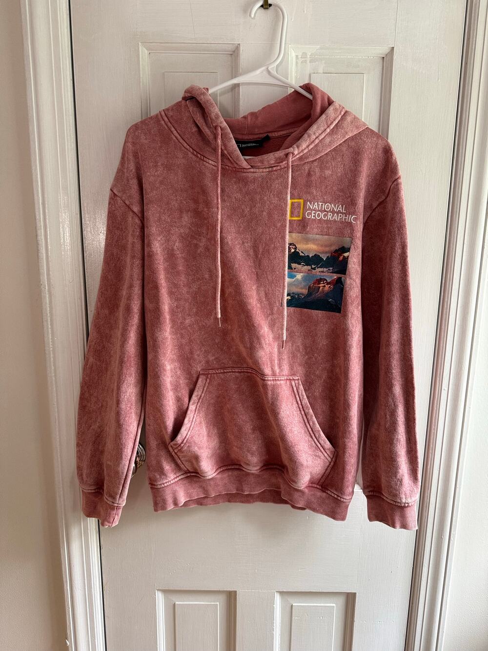 National Geographic Patagonia Chile Pink Hoodie Size Small